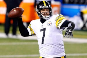 The Pittsburgh Steelers and quarterback Ben Roethlisberger agreed to a deal to have the veteran stay under center with the team.