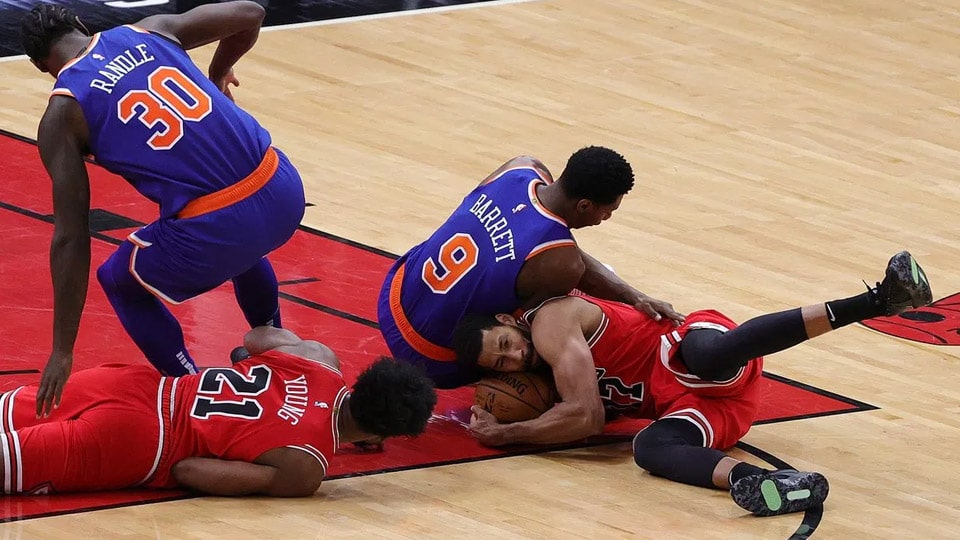 The Chicago Bulls face the New York Knicks in an Eastern match-up. The Knicks are at 4th, while the Bulls are aiming for the play-in spot.