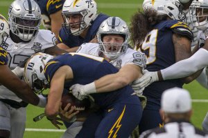 LAS VEGAS RAIDERS AT LOS ANGELES CHARGERS BETTING PREVIEW