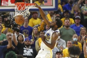 Media by Associated Press - En foto del lunes 13 de junio del 2022, el alero de los Warriors de Golden State Andrew Wiggins clava el balón en el duelo ante los Celtics de Boston. (AP Foto/Jed Jacobsohn)